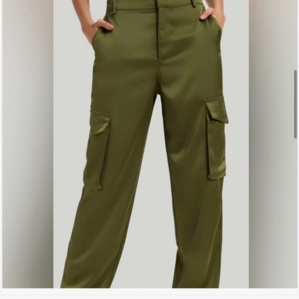 NWT Good American satin cargo pants